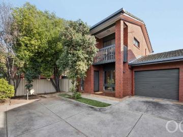Open the Door to a Rear Set Townhouse with a Stylish Reset Between City and Sea