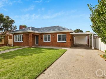 Open the Door to a Recharged Home that Shines from Start to Separate Studio