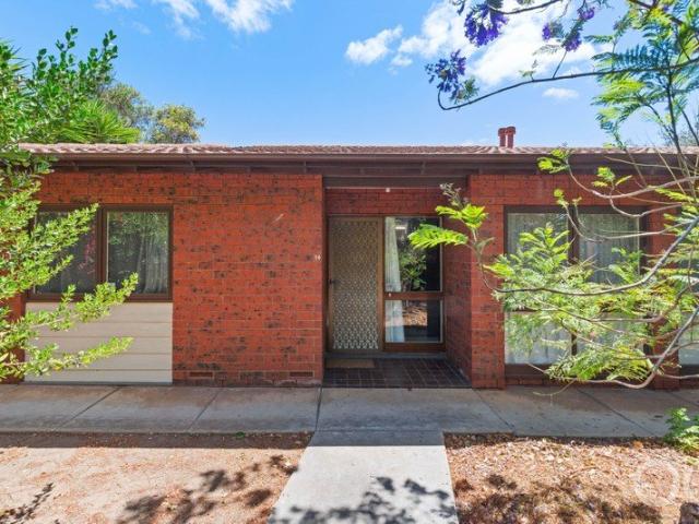 Open the Door to an Updated Single Storey Unit with Private Yard