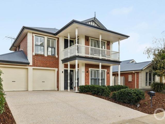 Open the Door to Big Family Living with a Laratinga Front Row Seat