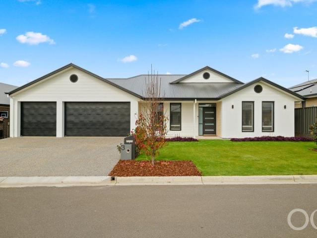 Open the Door to Big Family Living with the Beach Close By