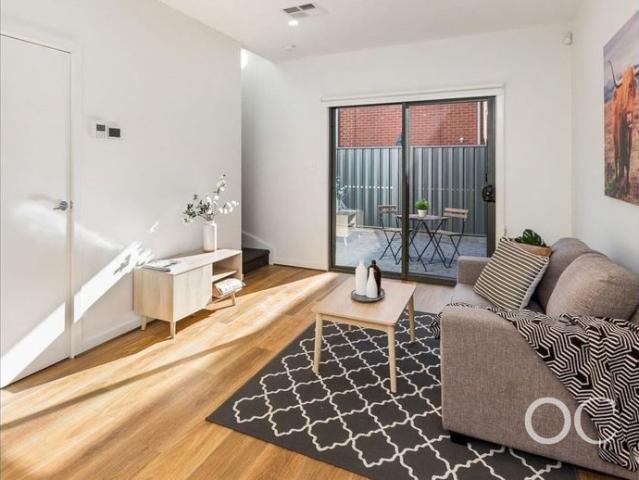 Open the Door To Bold Contemporary Living in Brompton