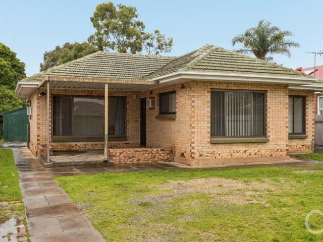 Open the Door to 780SQM of North Facing Possibility Behind a Solid 1960s Start