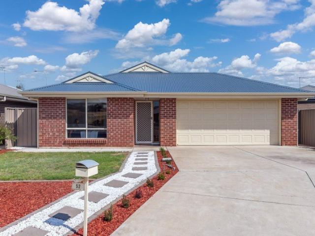 READY TO MOVE IN Modern Family Living