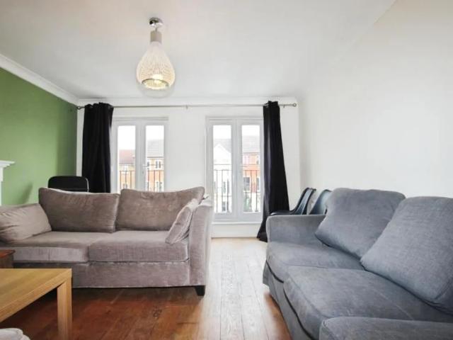 Open to sharers! 4 bed townhouse available now!