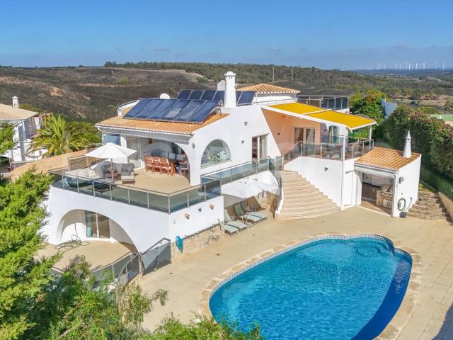 Open Views | Villa T4 de Luxo no Santo António Golf Resort. 233m² Parque Da Floresta