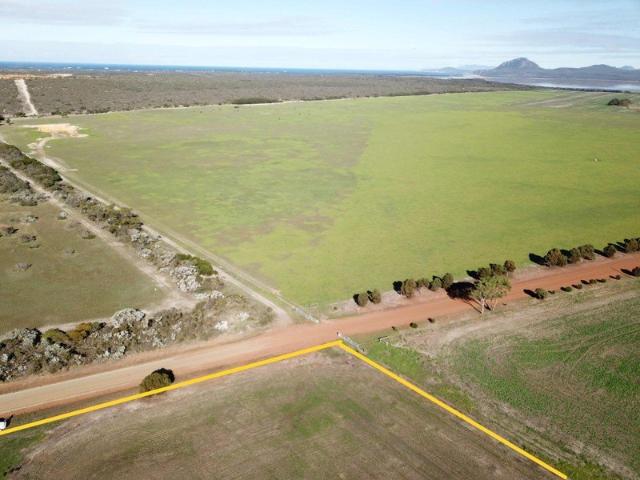 Open vista over farmland towards Mt Barren