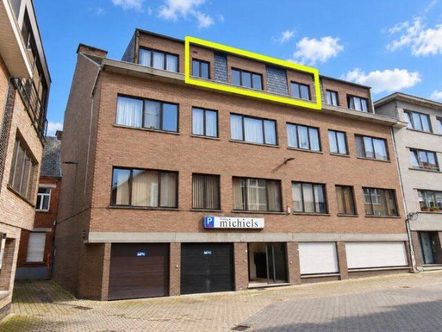 Opgefrist 1 slaapkamerappartement in hartje Zottegem