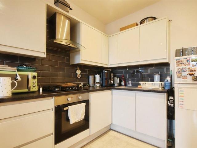 Opladen Way, Bracknell, Berkshire, RG12 1 bed apartment to rent £1,050 pcm £242 pw