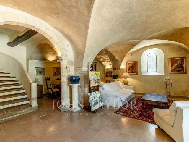 Oppède Le Vieux Bâtisse du XVe siècle au cœur du village p. 305m² Oppède