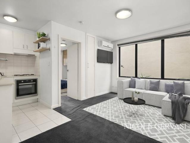 Opposite the MCG, Yarra Park at Your Door