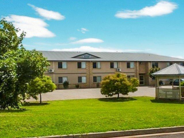 OPPOSITE THE UNIVERSITY, this 2 Bed 2 Ensuite Unit yields a fantastic 5.77% gross rent return annually. SURE BEATS THE BANK!