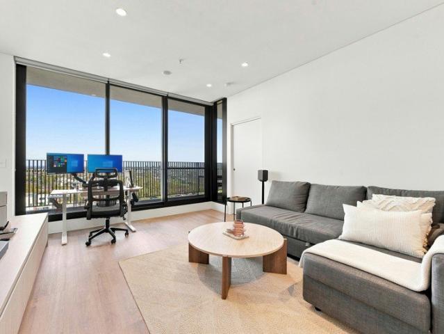 Opposite to Stockland Shopping with Un Block District View