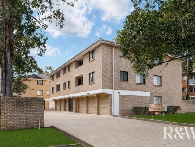 Opposite Westfield & Ready to Move Straight In!