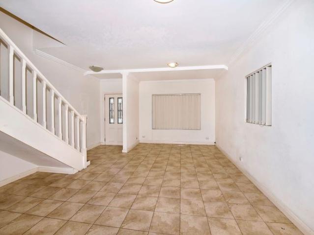 opposite Ashfield park, short walk to station and all amenities