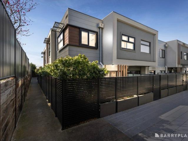 Opposite Pennell Reserve, Ready to Move Straight In