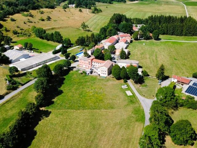 Opportunité unique: gîte et maison de caractère à vendre dans le massif du Vercors, France