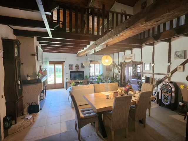 OPPORTUNITÉ VIAGER OCCUPE, maison en pierre de 196 m2 et d. 196m² Teuillac