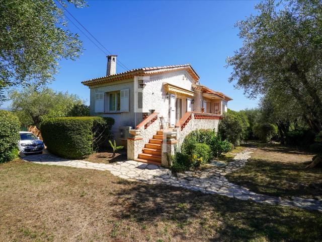 Opportunité À Opio — Villa Familiale Avec Piscine À Proximit. 140m² Valbonne