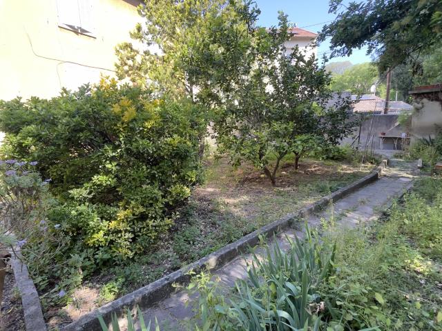Opportunité à Saisir: Appartement T2 à Rafraîchir dans le Secteur Toulon Ouest