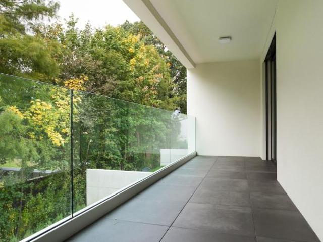 OPPORTUNITE A SAISIR ! DERNIER ETAGE 2 PIECES AVEC TERRASSE DONNANT SUR LES JARDINS