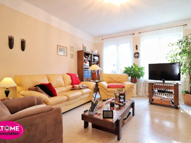OPPORTUNITÉ À SAISIR MAISON AVEC GROS POTENTIEL + DÉPENDANCES