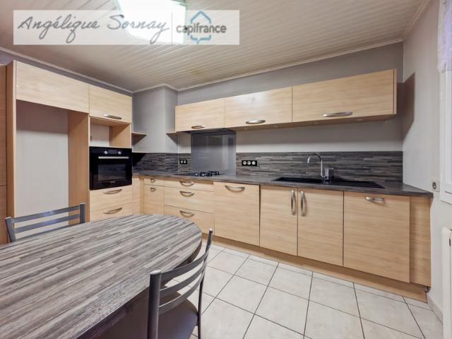 # Maison familiale de 88 m² avec terrasse, grenier aménageable et beau potentiel – Chapelle Voland