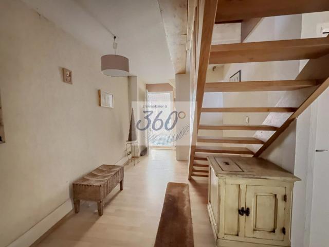 Opportunité, appartement spacieux avec fort potentiel + combles