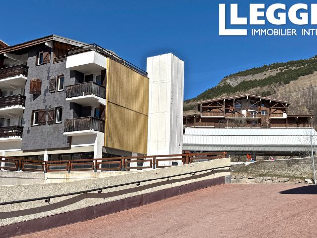 Opportunité d’Investissement Ski In/Ski Out. L2A 1800. Local commercial à rénover en appartements 125m2