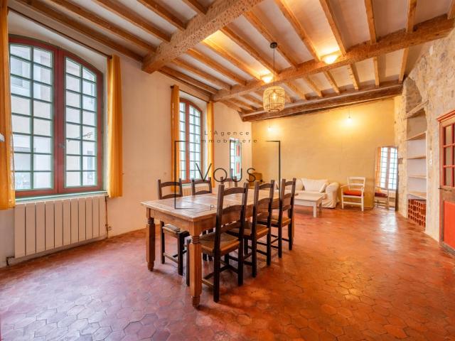 Opportunité Immeuble de caractère dans le centre historiqu. 384m² Apt
