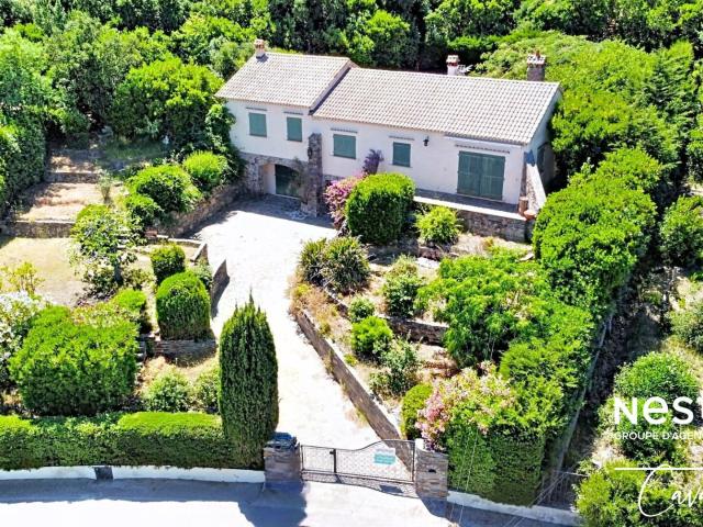 Opportunité ! Parc de Cavalaire, villa d'environ 140 m² avec. 140m² Cavalaire sur Mer