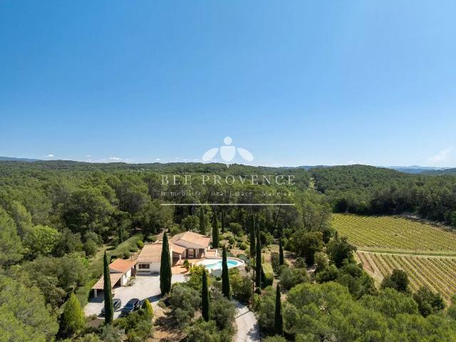 Pour les amateurs de calme absolu: belle villa avec vue panoram
