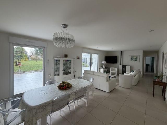 OPPORTUNITÉ RARE GRAND TERRAIIN CONSTRUCTIBLE ET DIVISIBLE DE 3098M2, AVEC MAISON DE PLAIN PIED