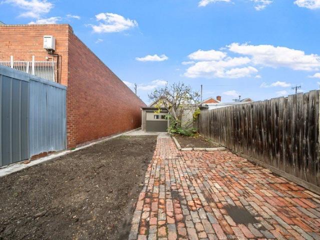 Opportunity to add your personal touch on the border of Brunswick and Coburg!