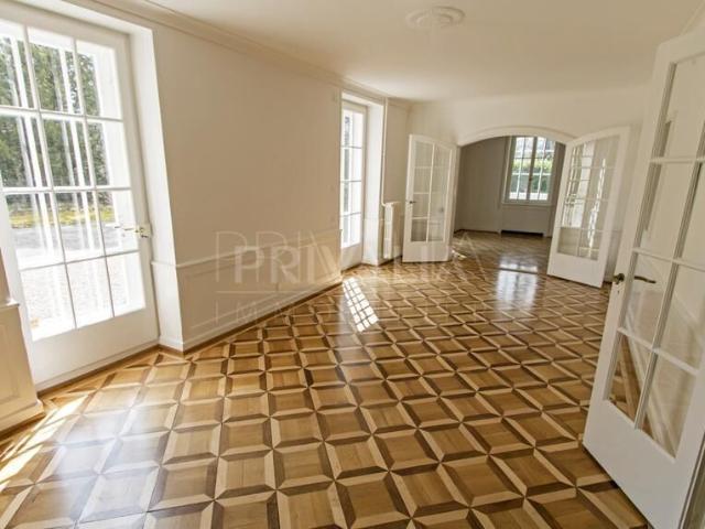 Opportunity: A lovely, charming property just a few minutes from the town centre