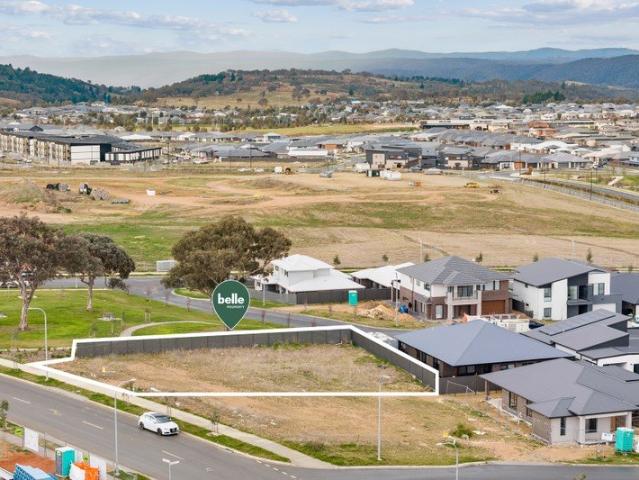 Opportunity awaits on 867m2 block opposite park
