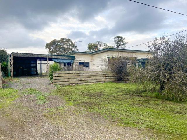 Opportunity in Historic ClunesRenovator on Corner Block