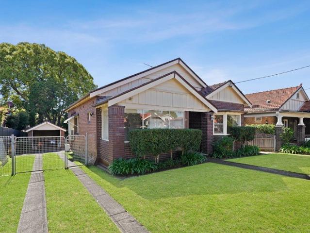 OPPORTUNITY KNOCKS AT 29 THE DRIVE CONCORD WEST