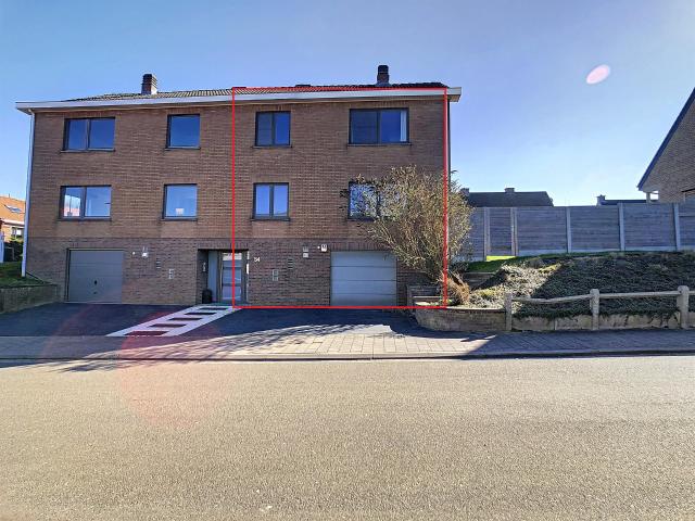 OPTIE * Gerenoveerd bel etage woning met 3 slaapkamers