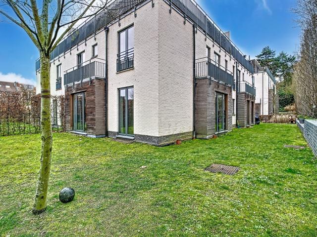 OPTIE* Prachtig 3 slaapkamer appartement met grote tuin !
