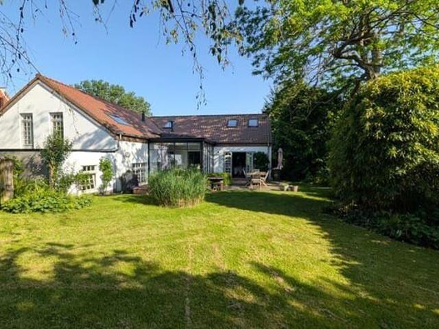 OPTION* Cottage style villa with 5 bedrooms