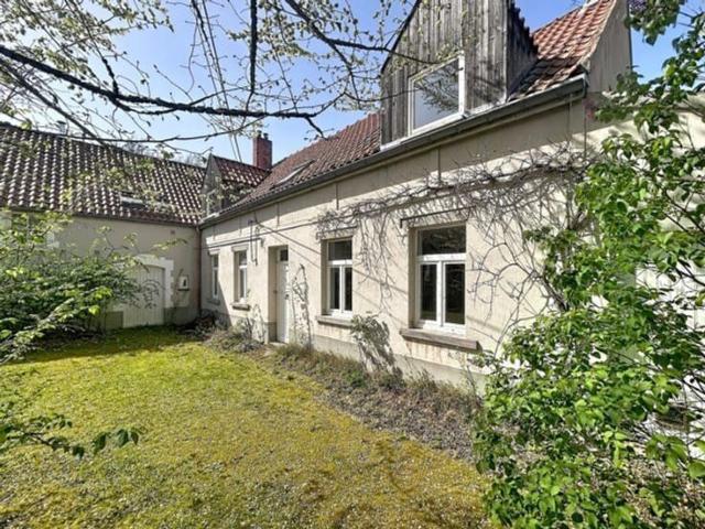 OPTION* Lasne Charming 4 bedr / 2 bathr house in a gr