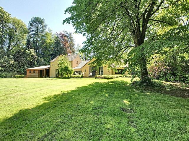 OPTION* Superb VILLA on a beautiful plot of land of +/ 56a