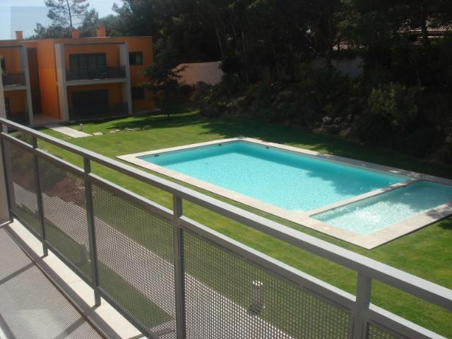 Óptimo T3 em condomínio com piscina e playground