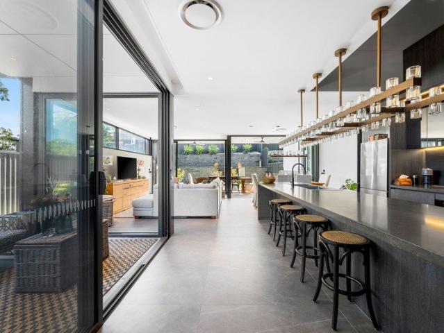 OPULENT DUPLEX WITH SPACIOUS YARD & OUTDOOR ENTERTAINING