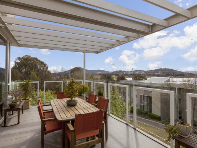 OPULENT EXECUTIVE RESIDENCE IN THE LANDMARK