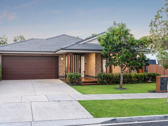 Luxury Living with Resort Style Entertaining in Curlewis' Paris End