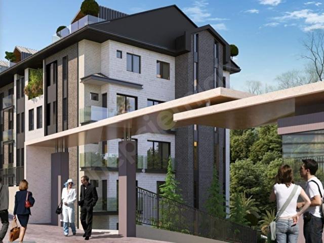 ORMAN MANZARALI,brüt 320 m2 BUTİK SİTE 7+1 KÖŞE ÇATI DUBLEKS.