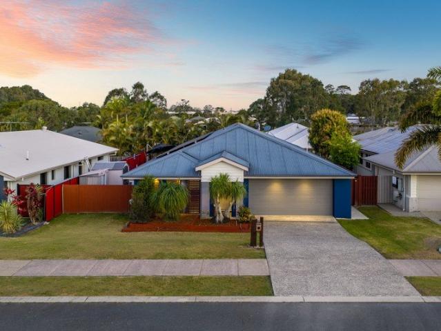 Ormeau Sanctuary with Side Access, Solar & Sparkling Pool