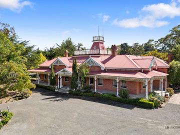 West Strahan, Mount McCutcheon - Parking